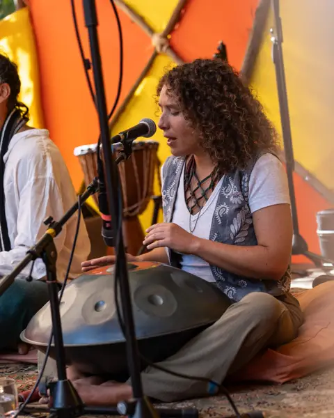 @rita_heartist e @neooneeon trouxeram nos o ritmo sereno de presença ternurenta. Numa tarde de grande satisfação pelo ta