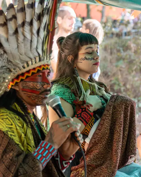 Um diálogo importante para que cada um possa escolher o seu caminho dentro deste mundo natural, cheio de vida e plantas 