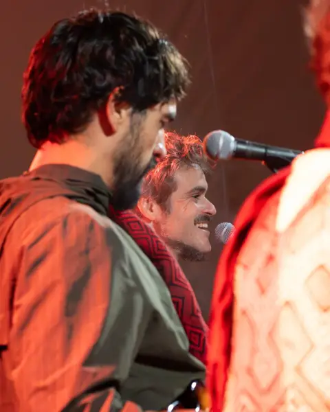 Que  concerto poderoso tivemos no Encanto com o Destino do Clã — Nanan, Gustavito e Luizga.