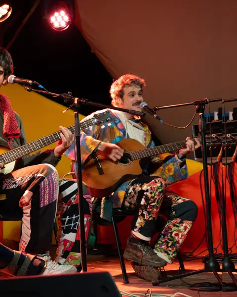 Que  concerto poderoso tivemos no Encanto com o Destino do Clã — Nanan, Gustavito e Luizga.
