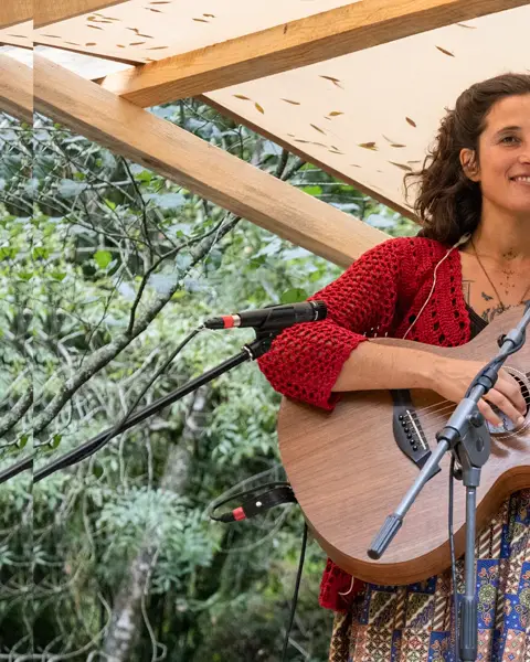 @dalibri.sound coloriu nosso palco do Rio, num Outono que espreitava, aqui neste concerto muitas flores ainda dançaram !