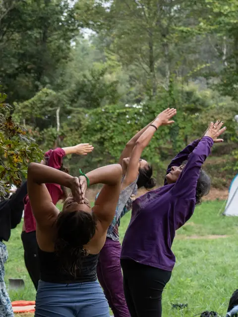 Logo pela fresquinha Matinal nossa aula de Yoga orientada pela nossa querida Cris!!