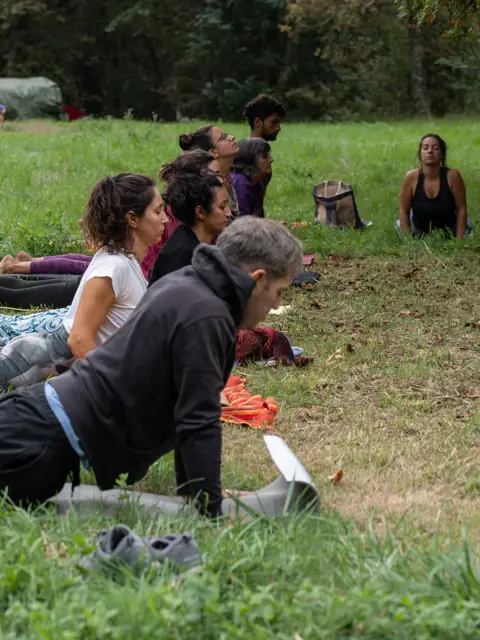 Logo pela fresquinha Matinal nossa aula de Yoga orientada pela nossa querida Cris!!