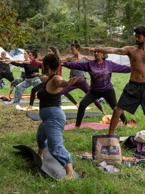 Logo pela fresquinha Matinal nossa aula de Yoga orientada pela nossa querida Cris!!