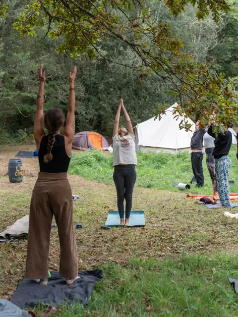Logo pela fresquinha Matinal nossa aula de Yoga orientada pela nossa querida Cris!!