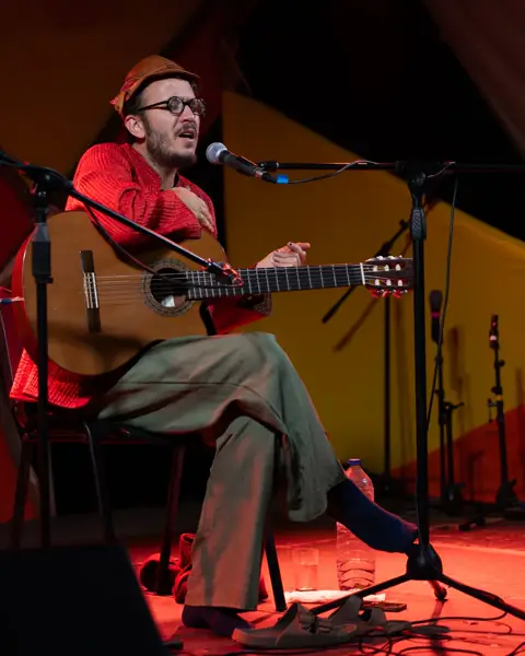 @luizga.music Foi uma bela estreia em nosso Encanto, e trouxe-nos um miminho, a estreia de uma música que aqui partilham