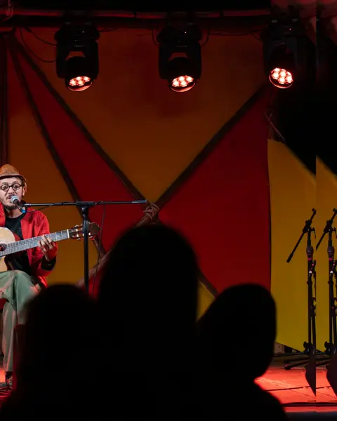 @luizga.music Foi uma bela estreia em nosso Encanto, e trouxe-nos um miminho, a estreia de uma música que aqui partilham