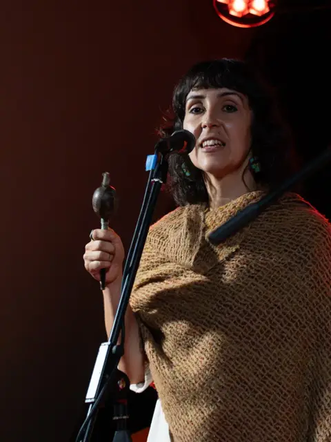 @immanuelgonzalvez com seu Canto e Rezo a elevar nossas vozes, na companhia de Ali Root, após o Jantar!!! Amor Amooooor
