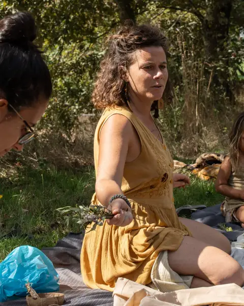 O círculo de confeção de Incenso Orientado pela querida @searaminha teve lugar privilegiado para abrir os sentidos ao mi