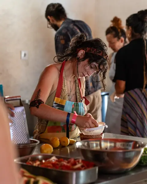 Dando inicio ás nossas partilhas audiovisuais, a Cozinha juntamente com as Crianças são o centro da espiral que gera o s