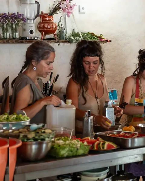 Dando inicio ás nossas partilhas audiovisuais, a Cozinha juntamente com as Crianças são o centro da espiral que gera o s
