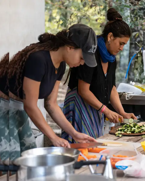 Dando inicio ás nossas partilhas audiovisuais, a Cozinha juntamente com as Crianças são o centro da espiral que gera o s