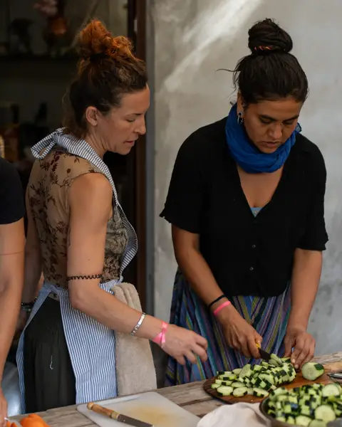 Dando inicio ás nossas partilhas audiovisuais, a Cozinha juntamente com as Crianças são o centro da espiral que gera o s