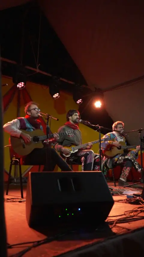 Que  concerto poderoso tivemos no Encanto com o Destino do Clã — Nanan, Gustavito e Luizga.