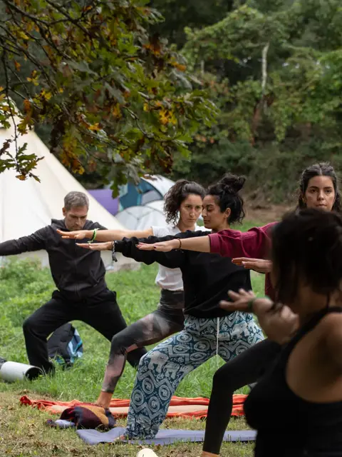 Logo pela fresquinha Matinal nossa aula de Yoga orientada pela nossa querida Cris!!